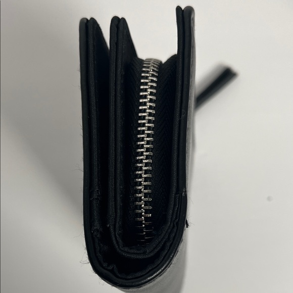 Black and White Yin Yang Wallet - Picture 6 of 10